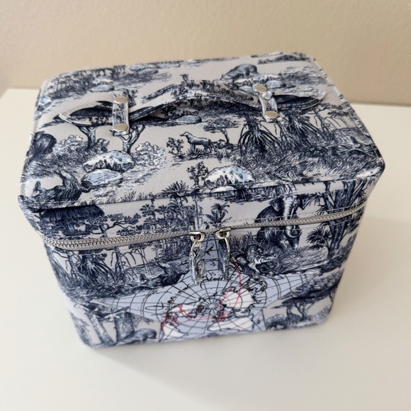 BRAND NEW Dior Beauty “Around the World” Vanity Bag - Picture 2 of 14